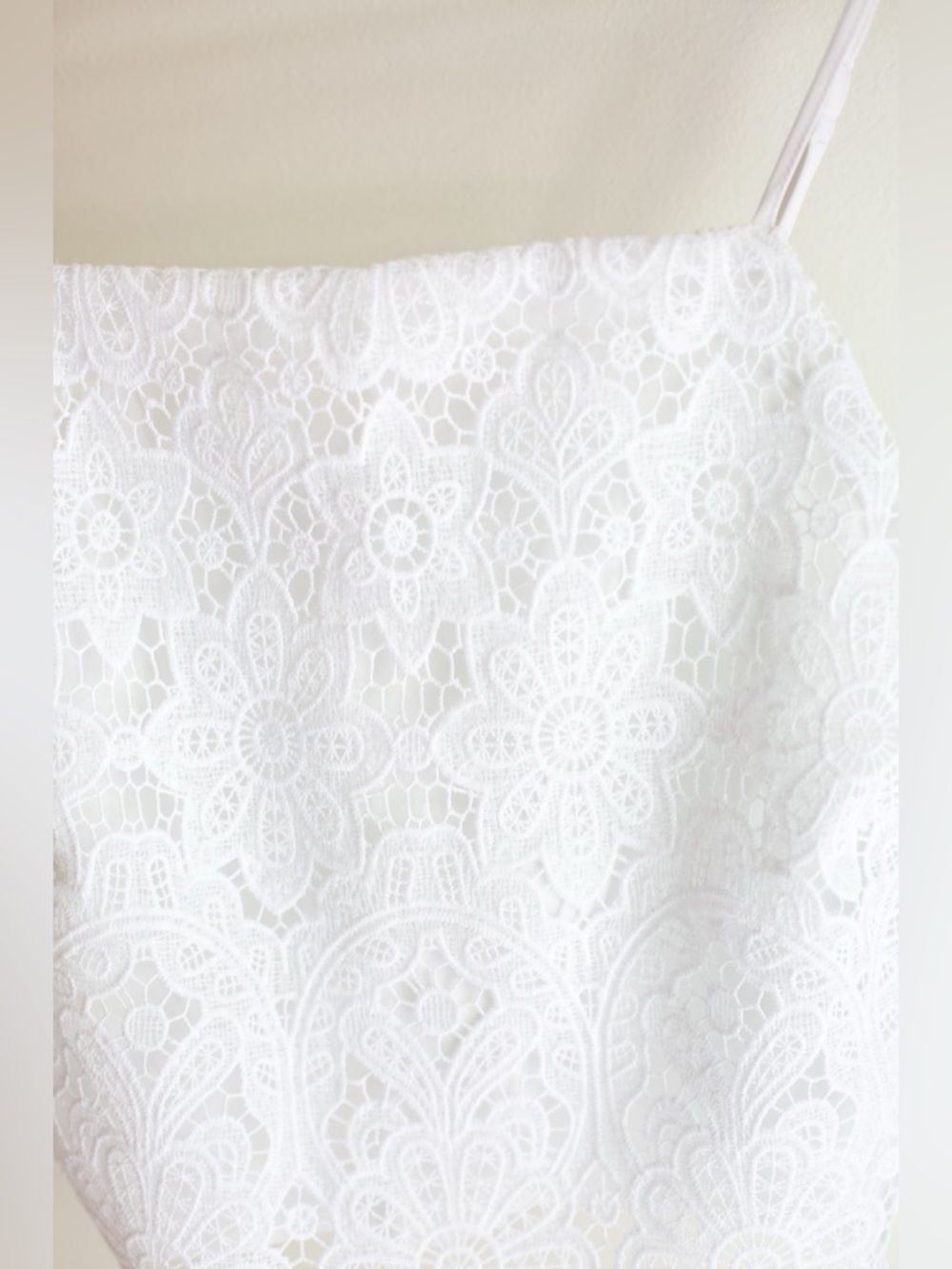 Abercrombie & Fitch White Lace Cropped Camisole M - Picture 2 of 6